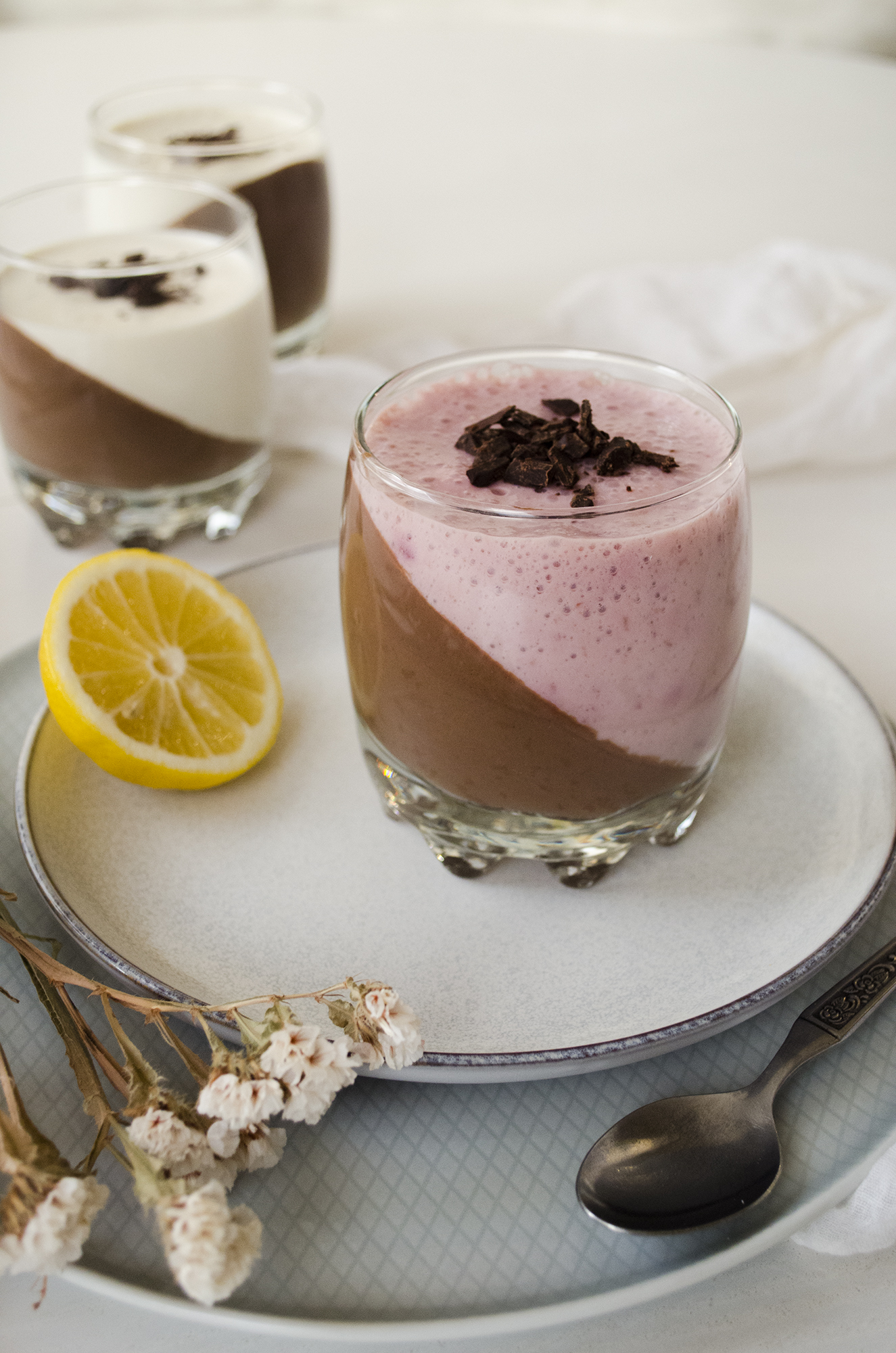 Panna cotta sa višnjom i kokosom